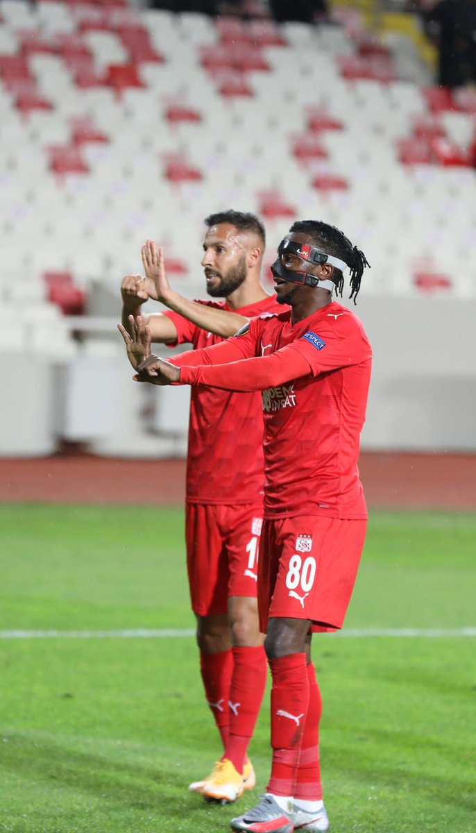 kayode_larry_8_'s tweet photo. We gave our all and happy we achieved our goal last night...we keep thriving and pleased for my goal...well done mates 💪🏿🙏🏾 https://t.co/vMk50ndS4b