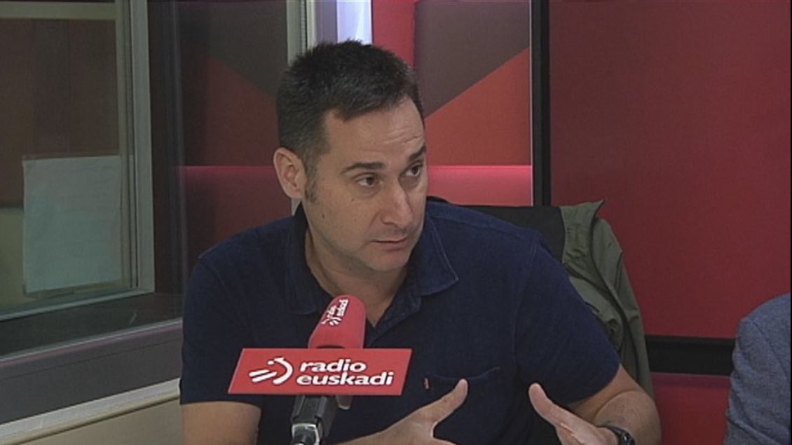 ehbildu_legebil's tweet photo. 📻 @ikerkasanova en @radioeuskadi 👉 Somos críticos con la gestión del @Gob_eus en la pandemia y somos constructivos; queremos aportar:

El Parlamento ha debatido 31 propuestas de @ehbildu, pero PNV y PSE han rechazado 29, la última el rescate de la #hostelería 
#SOSHosteleria https://t.co/cXEQsgzSHb