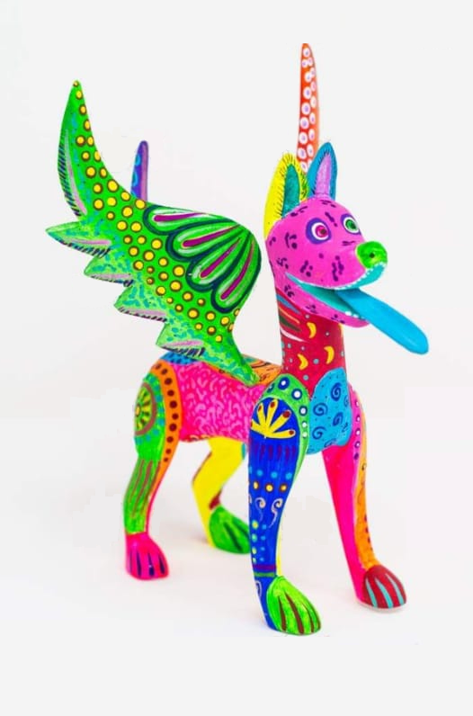 HechoamanoFR's tweet photo. 🐾 Les Alebrijes sont des figurines de bois ou de papier mâché peintes à la main qui font parties du folklore populaire mexicain 🇲🇽 

https://t.co/c44ClRO2Qr 

#hechoamano #mexique #ethique #equitable #responsable #faitmain #artisanat #culturepopulaire #cocodisney #louisvuitton https://t.co/ylDuhKSjjY