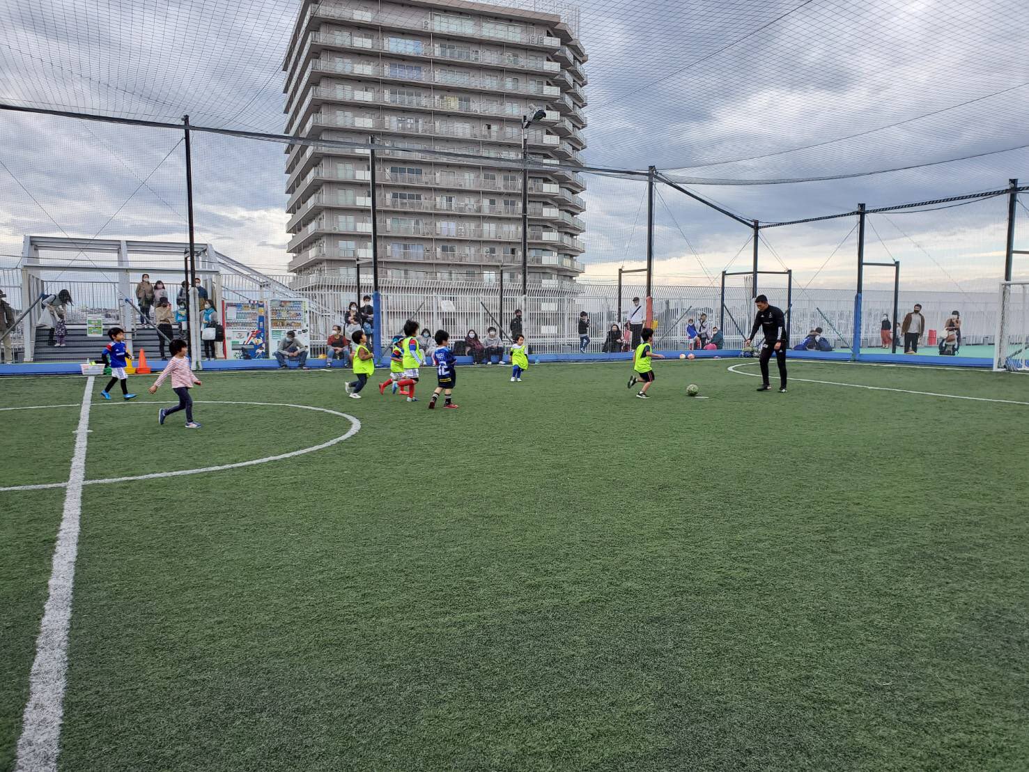 横浜f マリノス サッカースクール 南エリア 京急上大岡校 本日 京急上大岡校で11月の 土曜短期スクール が開催されました 対象は 幼児クラス と女子 1 6年生 クラス ナイスゴールの連続でした マリノスサッカースクール 横浜f マリノス サッカースクール 南エリア 京急上大岡校 本日 京急上大岡校で11月の 土曜短期スクール が開催されました 対象は 幼児クラス と女子 1 6年生 クラス ナイスゴールの連続でした マリノスサッカースクール