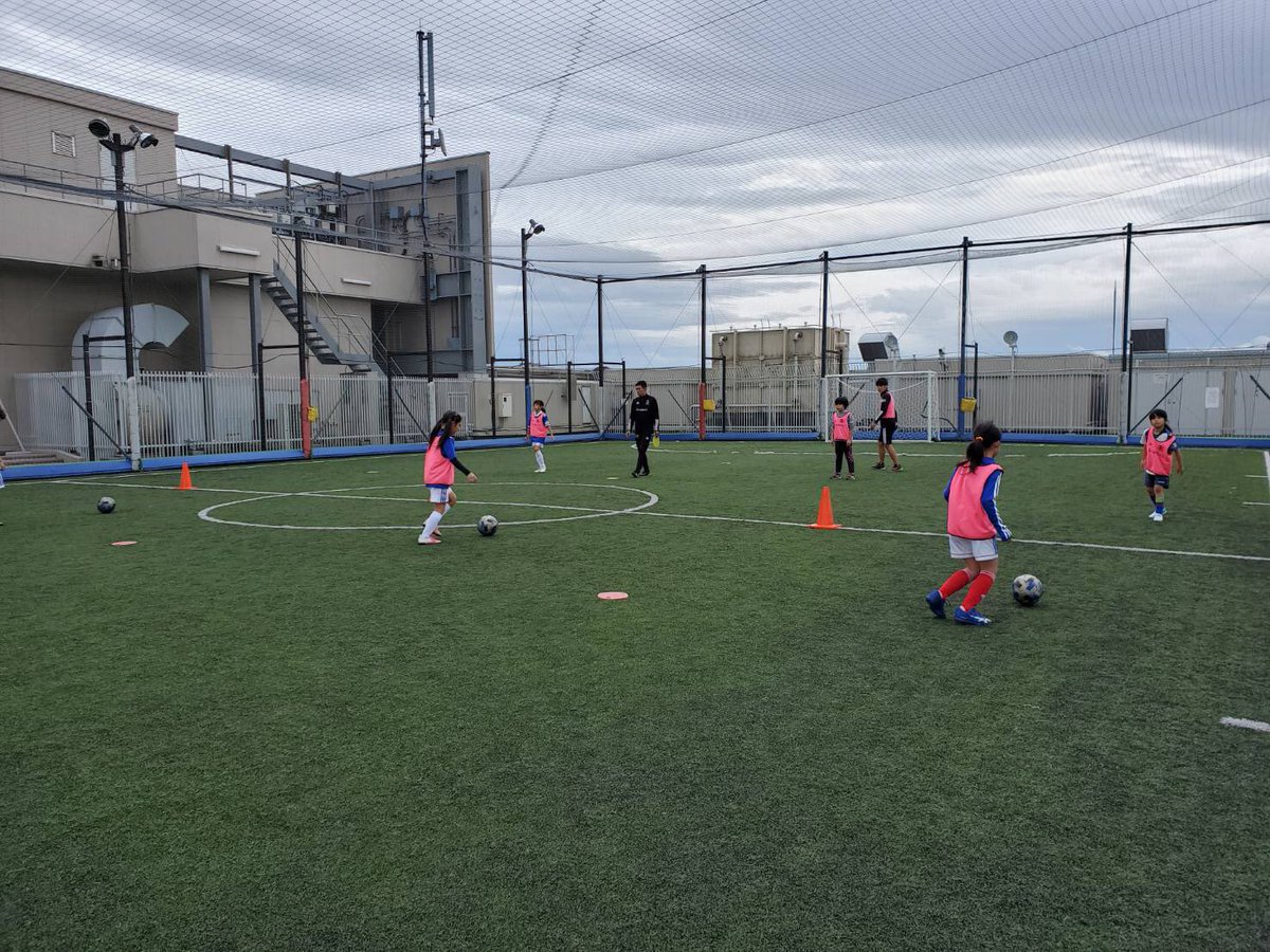 横浜f マリノス サッカースクール 南エリア 京急上大岡校 本日 京急上大岡校で11月の 土曜短期スクール が開催されました 対象は 幼児クラス と女子 1 6年生 クラス ナイスゴールの連続でした マリノスサッカースクール