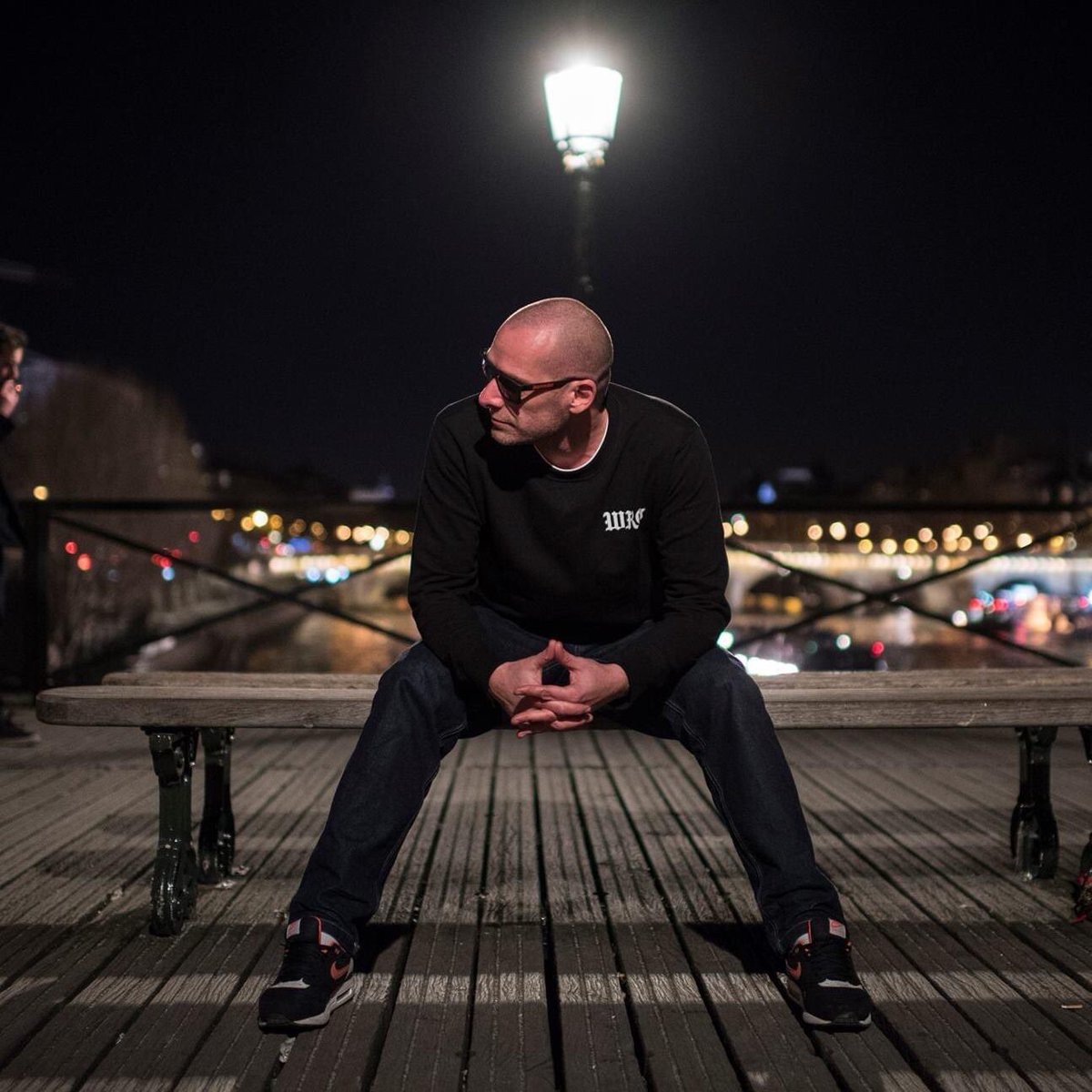 Le hip-hop perd une nouvelle fois une légende. Dj Duke était un pionnier du mouvement. Membre du groupe Assassin, producteur pour de grands noms du rap français et américain. Sa mémoire vit à travers sa musique !

Repose en paix 🖤