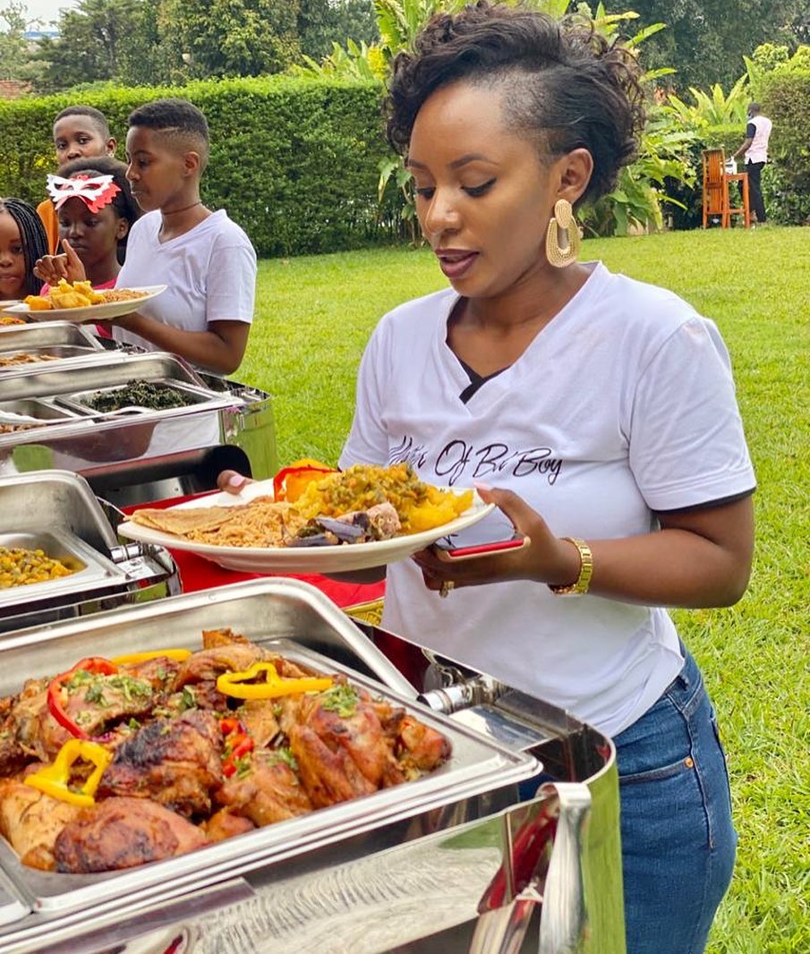 Milken_Honey's tweet photo. Come try out our buffet at #rahimfoods Uganda. #lusaniya #milkenhoney #foodapp #foodsharingapp #gainwithmchina #gainwithxtiandela #food https://t.co/HQ2ixQFh1C https://t.co/TrRiUBdKHt