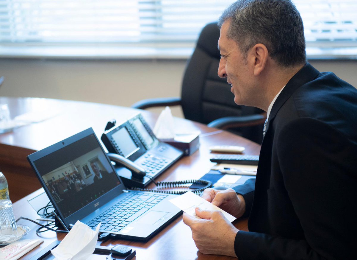 Aras Nehrine 300 metre, İran sınırına 70 km mesafede bir okul, Gödekli İlkokulu ve orta okulu. Orada 40 öğretmenimiz, 546 öğrencimiz var. Orası Iğdır, burası Ankara. Siz kim bilir nereden bakıyorsunuz bu fotoğrafa. Oysa, hep birlikte yan yanayız. Gödekli'ye selam olsun...