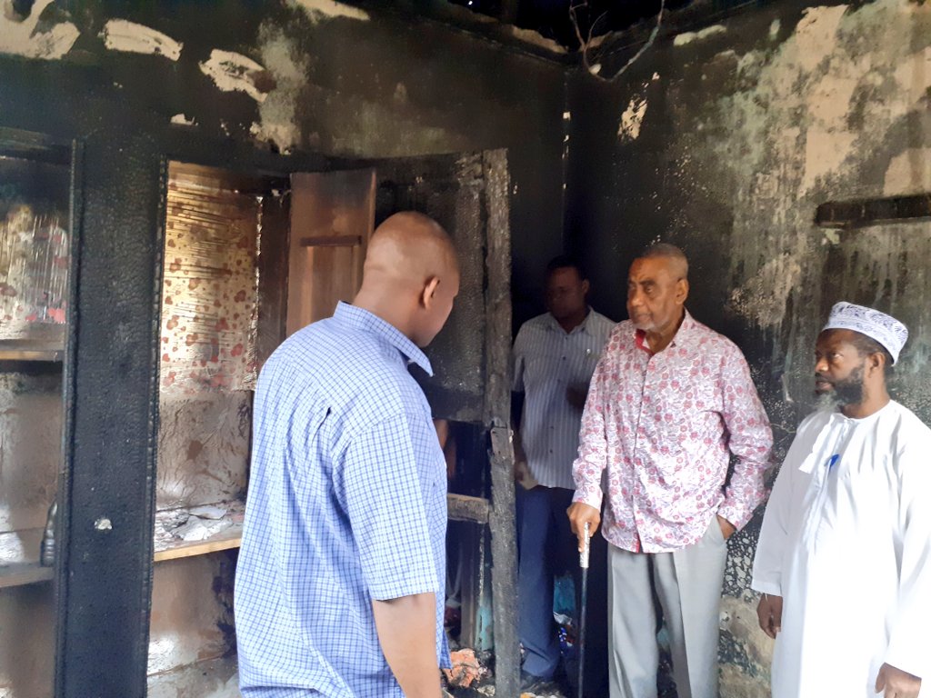 IddyMayeye's tweet photo. Hiki ni Kitanda cha Bibi Sada Ali Hassan aliepigwa Bomu ndani mwake siku ya tarehe 27/10/2020 maeneo ya Garagara. M/kiti wa chama cha @ACTwazalendo Maalim @SeifSharifHamad amefika asubuhi hii kuijulia hali familia hiyo na kuwafariji waathirika wa tukio hilo.
#hakiYetuWazanzibar https://t.co/lPn6dgMiRS