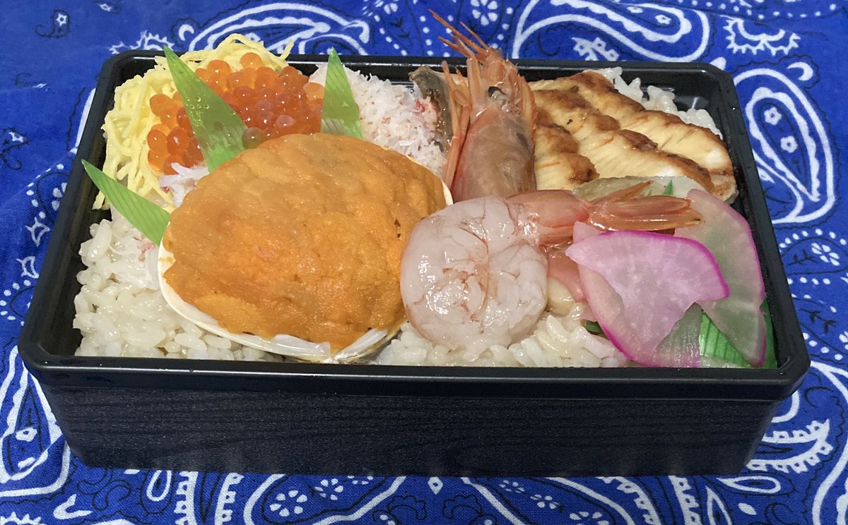 夕飯はくろおさんの宣伝色紙があったお店のお弁当!豪華!
(撮影、UP許可頂いてます) 