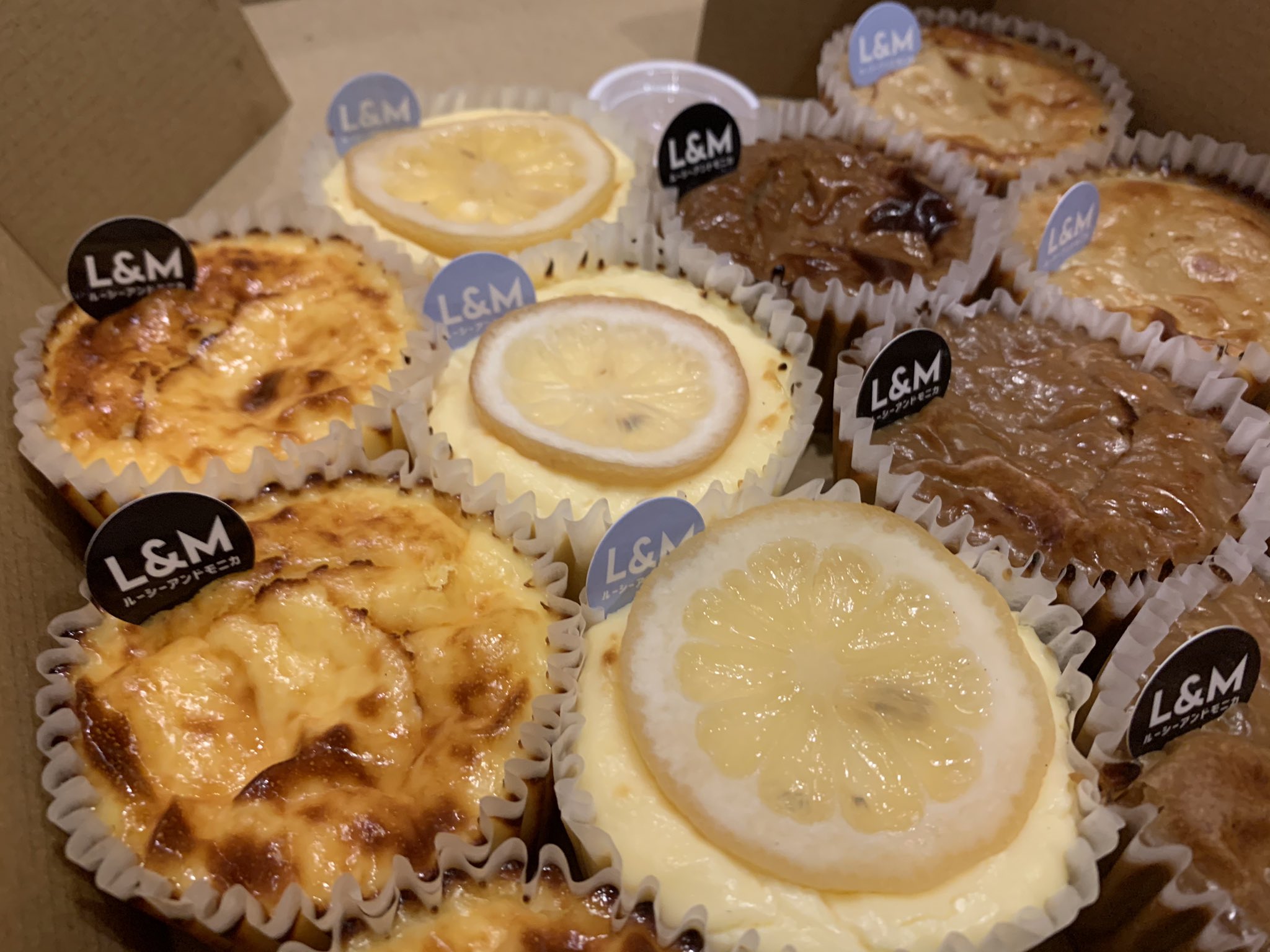 Dolly ドリー 差し入れでいただいたチーズケーキが生涯一ウマくて幸せの極み ほんとに美味しい 町田の名物らしい 笑 シュンさんありがとう ルーシーアンドモニカ T Co Dapeqhwcxz Twitter