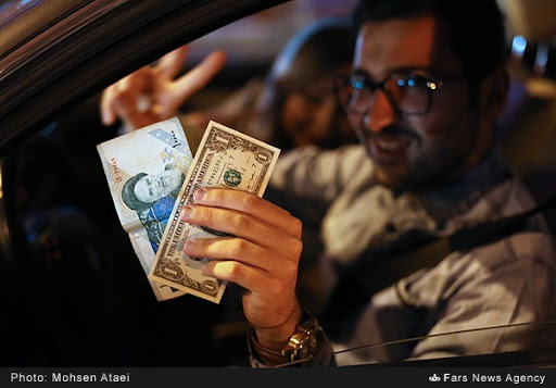 _sahar_st_'s tweet photo. #اگه_بایدن_رأی_بیاره دلار میشه ۱۰ تومن !
- برو بابا کی گفته ؟!!
همون دانشمندایی که میگفتن با امضای برجام دلار میشه هزار تومن ! https://t.co/aRciUrskpV