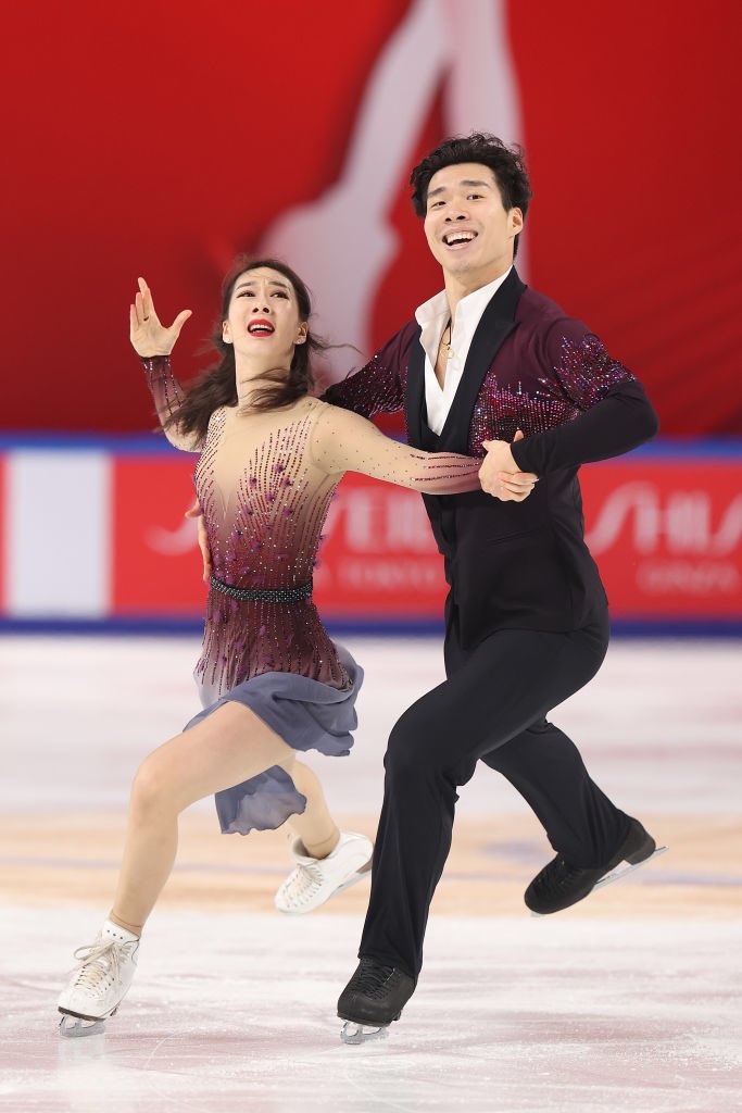 edges_of_glory's tweet photo. “We used the same music [for the free dance like last year], but we made a new program via online classes with our overseas coaches. For the future, we hope to bring more emotions into the program.” - #ZhuomingSun x #HongChen 🇨🇳 #CupOfChina

➡️ https://t.co/R1yu0BUwIK https://t.co/wCPOXOZgaT