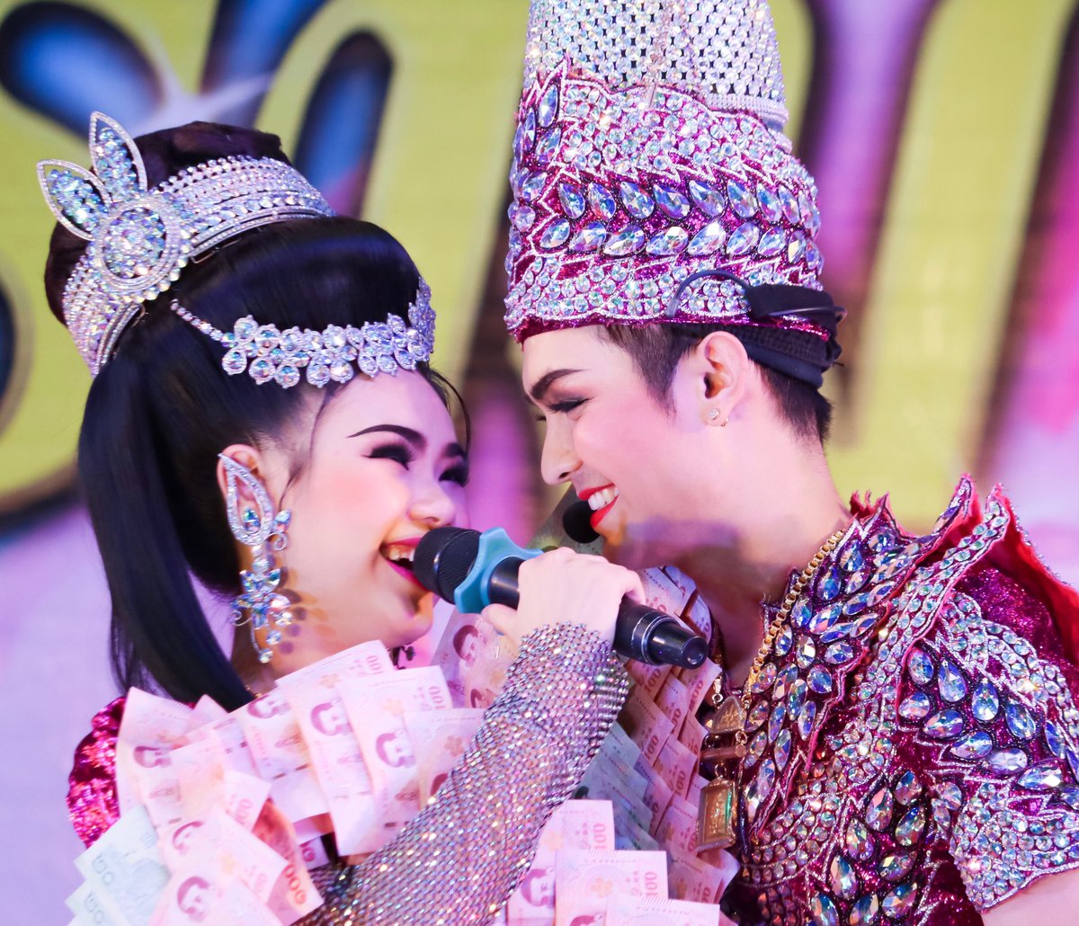 RaneeAnopatcha's tweet photo. 💜โอยยยย...พี่จะตายเพราะความหวานของ รอยยิ้ม สายตา 2 คู่นี้มั้ยย ... ใครไม่ฟินพี่ฟิน ใครไม่ยิ้มตามแต่แก้มพี่จะแตกแล้วจ้า😜😜
#BPFCbyRanee
#_banksorn_
#_tanutcha_poy
#Support_BP
#ศรรามน้ำเพชร
#ศรรามเอนกลาภ
#พระเอกผู้นำทีมงาน
#นางเอกตาสระอิ
#น้องปอยลูกท่าเรือ https://t.co/Irf8ZPriww