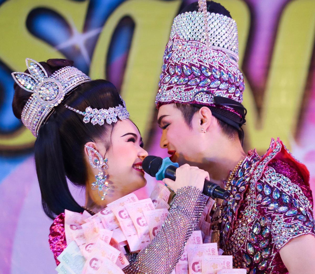 RaneeAnopatcha's tweet photo. 💜โอยยยย...พี่จะตายเพราะความหวานของ รอยยิ้ม สายตา 2 คู่นี้มั้ยย ... ใครไม่ฟินพี่ฟิน ใครไม่ยิ้มตามแต่แก้มพี่จะแตกแล้วจ้า😜😜
#BPFCbyRanee
#_banksorn_
#_tanutcha_poy
#Support_BP
#ศรรามน้ำเพชร
#ศรรามเอนกลาภ
#พระเอกผู้นำทีมงาน
#นางเอกตาสระอิ
#น้องปอยลูกท่าเรือ https://t.co/Irf8ZPriww
