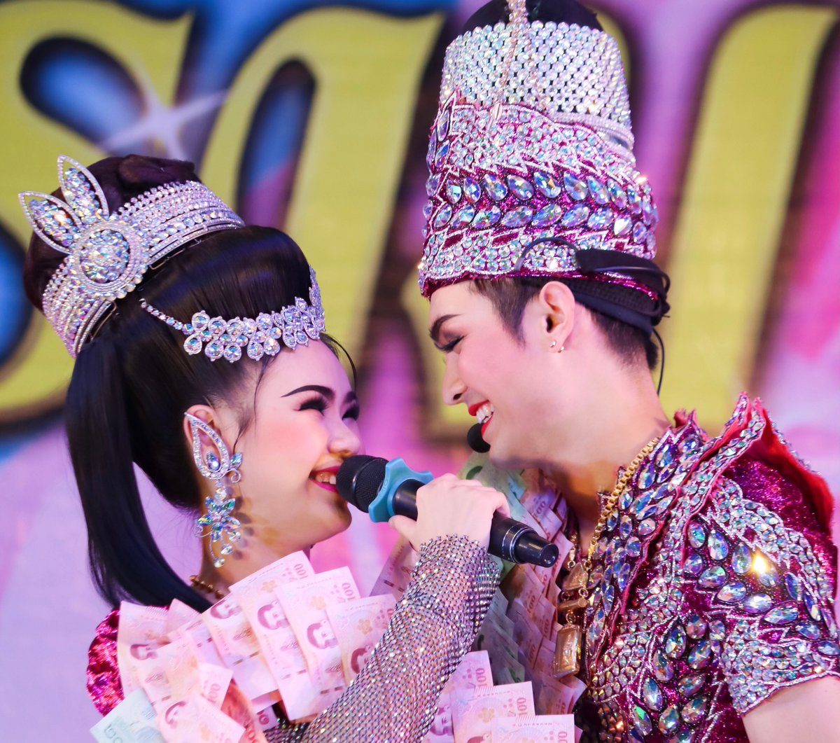 RaneeAnopatcha's tweet photo. 💜โอยยยย...พี่จะตายเพราะความหวานของ รอยยิ้ม สายตา 2 คู่นี้มั้ยย ... ใครไม่ฟินพี่ฟิน ใครไม่ยิ้มตามแต่แก้มพี่จะแตกแล้วจ้า😜😜
#BPFCbyRanee
#_banksorn_
#_tanutcha_poy
#Support_BP
#ศรรามน้ำเพชร
#ศรรามเอนกลาภ
#พระเอกผู้นำทีมงาน
#นางเอกตาสระอิ
#น้องปอยลูกท่าเรือ https://t.co/Irf8ZPriww