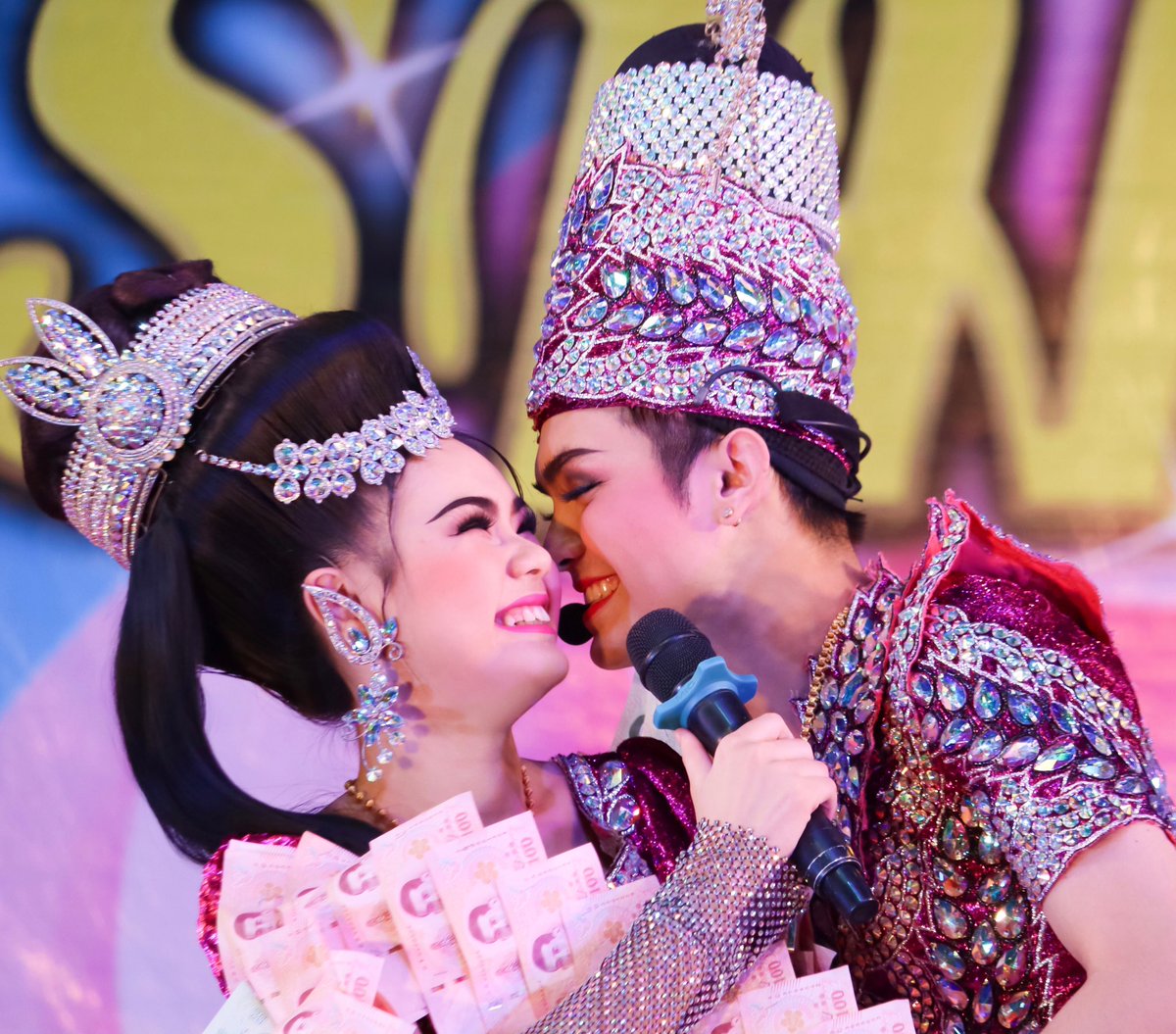 RaneeAnopatcha's tweet photo. 💜โอยยยย...พี่จะตายเพราะความหวานของ รอยยิ้ม สายตา 2 คู่นี้มั้ยย ... ใครไม่ฟินพี่ฟิน ใครไม่ยิ้มตามแต่แก้มพี่จะแตกแล้วจ้า😜😜
#BPFCbyRanee
#_banksorn_
#_tanutcha_poy
#Support_BP
#ศรรามน้ำเพชร
#ศรรามเอนกลาภ
#พระเอกผู้นำทีมงาน
#นางเอกตาสระอิ
#น้องปอยลูกท่าเรือ https://t.co/Irf8ZPriww