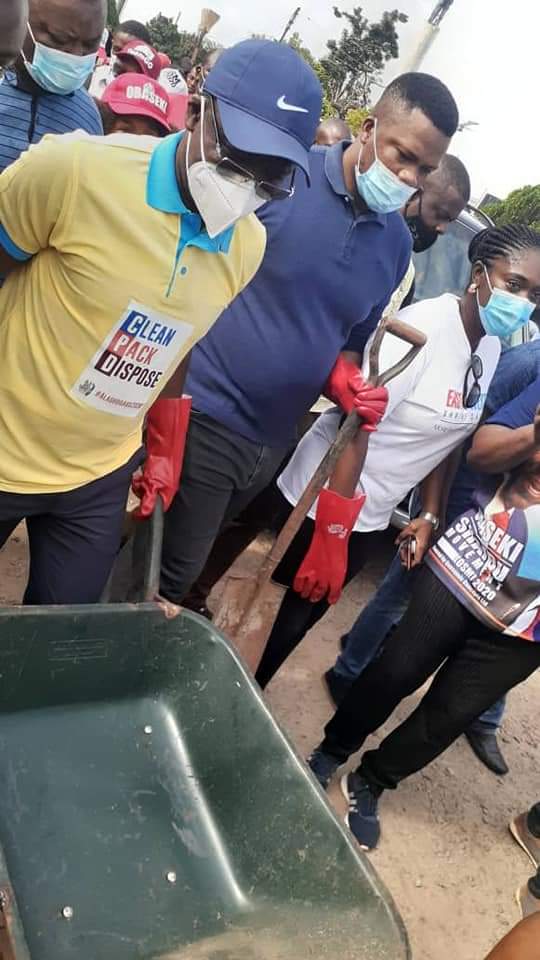 ikohanna's tweet photo. Leaders leads by Example.

The Edo Deputy Governor, Rt. Hon. Philip Shaibu lives at the Alaghodaro 2020 Clean Pack Dispose.

#YouthsCleanEdo https://t.co/YPTk5OnwWR