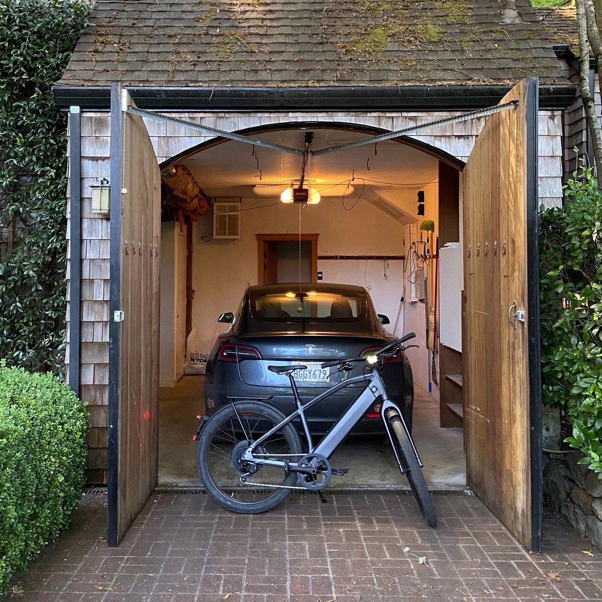 Still plenty of time for fall riding adventures!  Stromer ST1X doesn't want to be locked away just yet!  Take C$2000 OFF ST1X for a limited time and get out and ride! #stromersmile #rideelectric #getoutandride