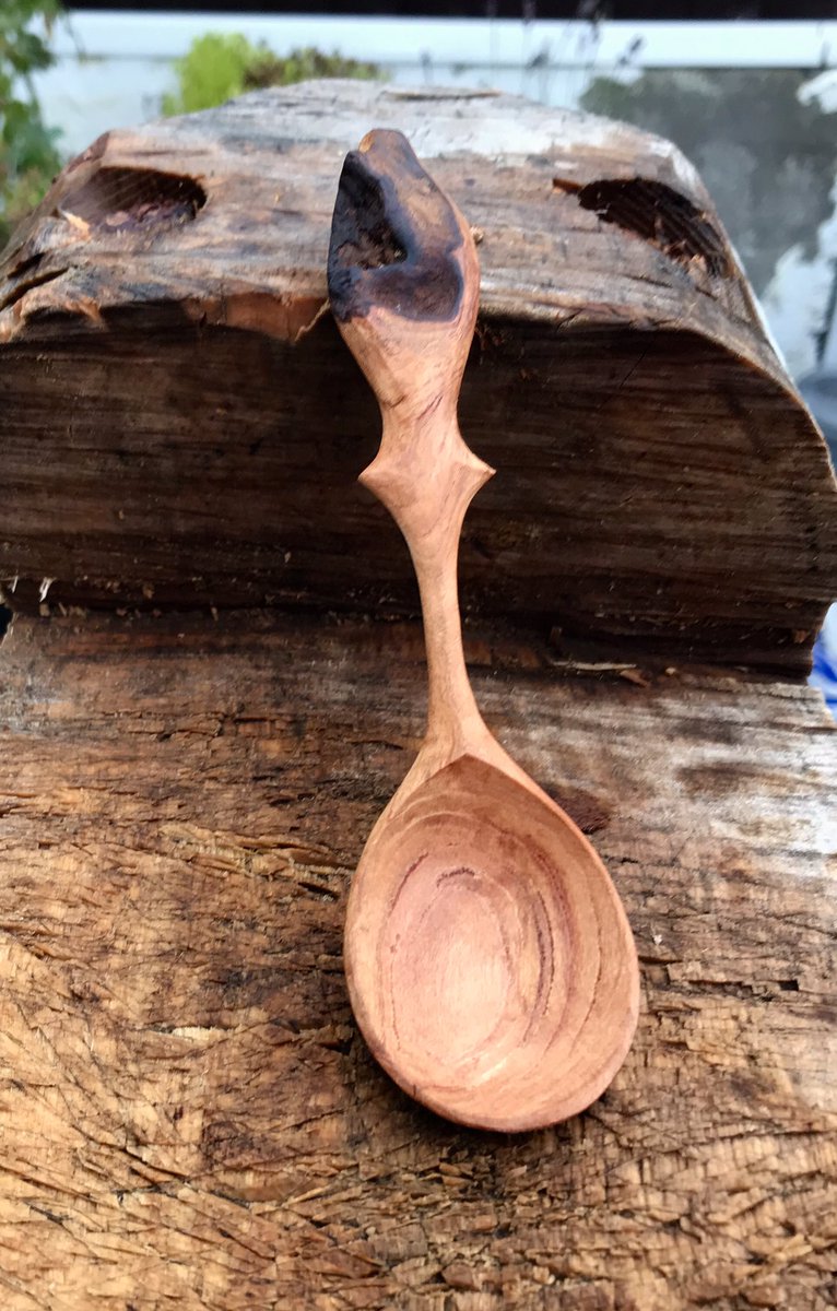 carveryn_j's tweet image. A little before &amp;amp; after shot of this cherry spoon carved last month. Tree had been dead standing a while, leading to these deep beautiful colours 🍂 
Available: folksy.com/shops/Carveryn
#handmade #UKGiftHour #madetobeused