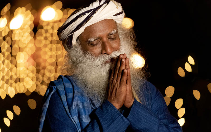 This #Deepavali, let the Spirit of Light elevate you above the darkness. Light up Responsibly.
 
 Love &amp; Blessings
#SadhguruQuotes #Diwali