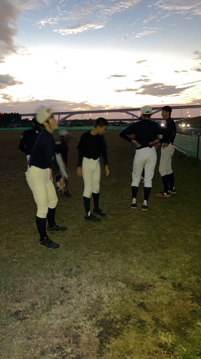 荒川ボーイズ こんばんは 本日の荒川ボーイズは 扇大橋グラウンドで練習でした 暗くなってからポール間ダッシュ往復10 本 もちろんタイムありです 荒川ボーイズ 中学硬式野球 ボーイズリーグ