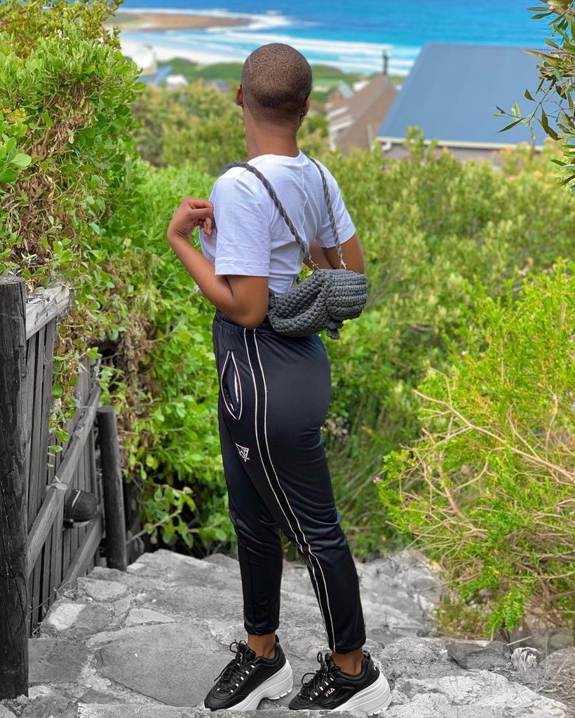 vinque_sa's tweet photo. T-shirt = R250
Pants = R350
Model: @lee_grey_
#Vinque 🇿🇦 https://t.co/3ptcZtodN7