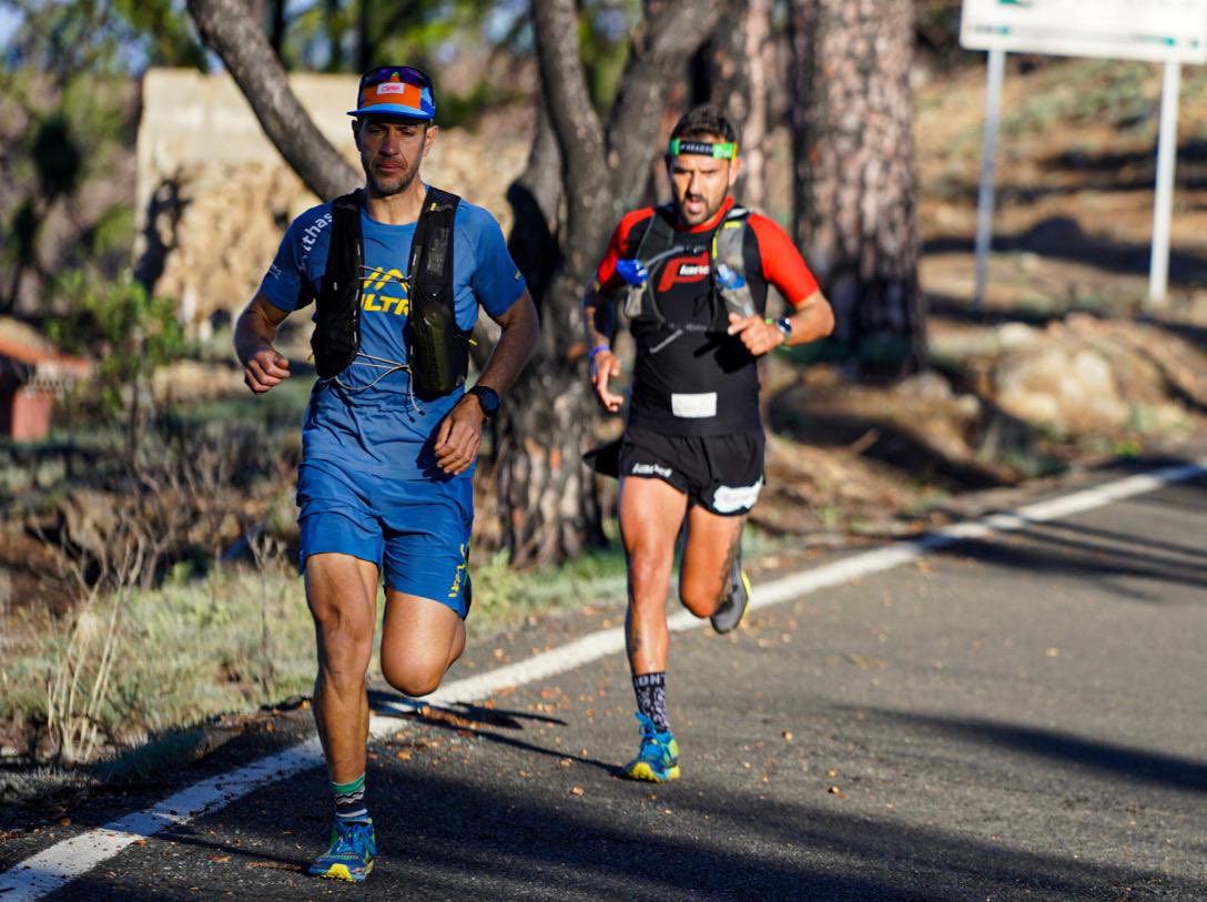 moxigeno's tweet photo. Paso por Artenara! Tras los primeros 19k/D+1965m @JordGamitron marca 2h07. Va unos 3min por debajo de su récord. Le han acompañado Esteban García y Yeray Duran. Sígue streaming #breaking7 ENVIVO aquí 👉 https://t.co/pWnVU6Loqj
📸 @AlexFraguela https://t.co/kAx4fqz1XM