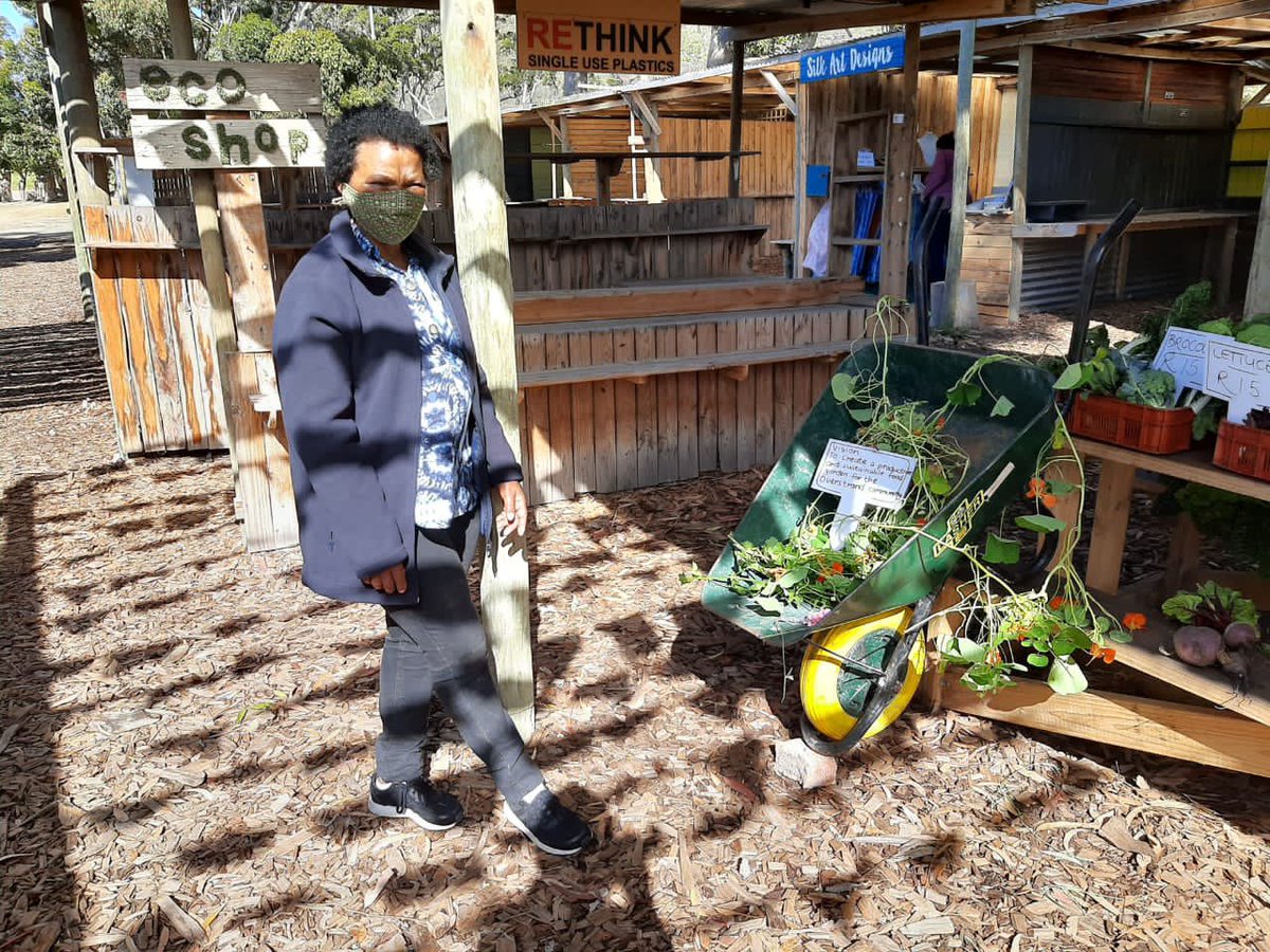 creationwines's tweet photo. Melun Jeptha and the Franklin Ohana Sustainability garden will be at the Hermanus Country Market today. Stop by their stand and help support the local community of Hawston!
#supportlocal #community #hermanusisopen #localmarket #weekendvibes #localislekker https://t.co/SZQ1oykBCf