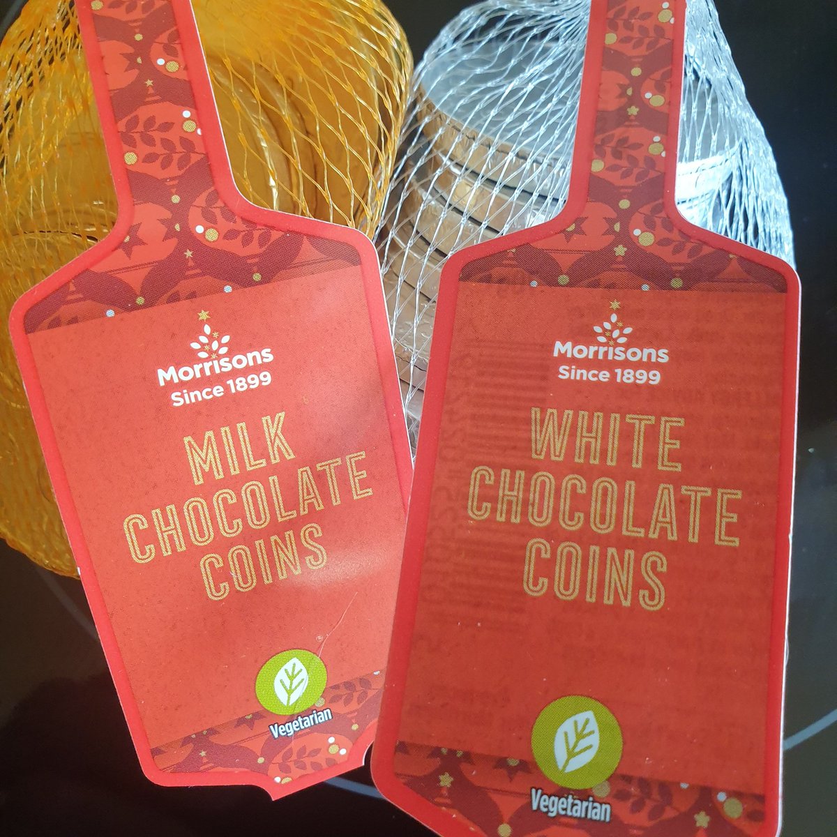 HealthKicksPT's tweet photo. Love it when it Christmas chocolate money time 

#CountdowntoChristmas #christmasmoney
#chocolatemoney https://t.co/9ymEtMtG0R