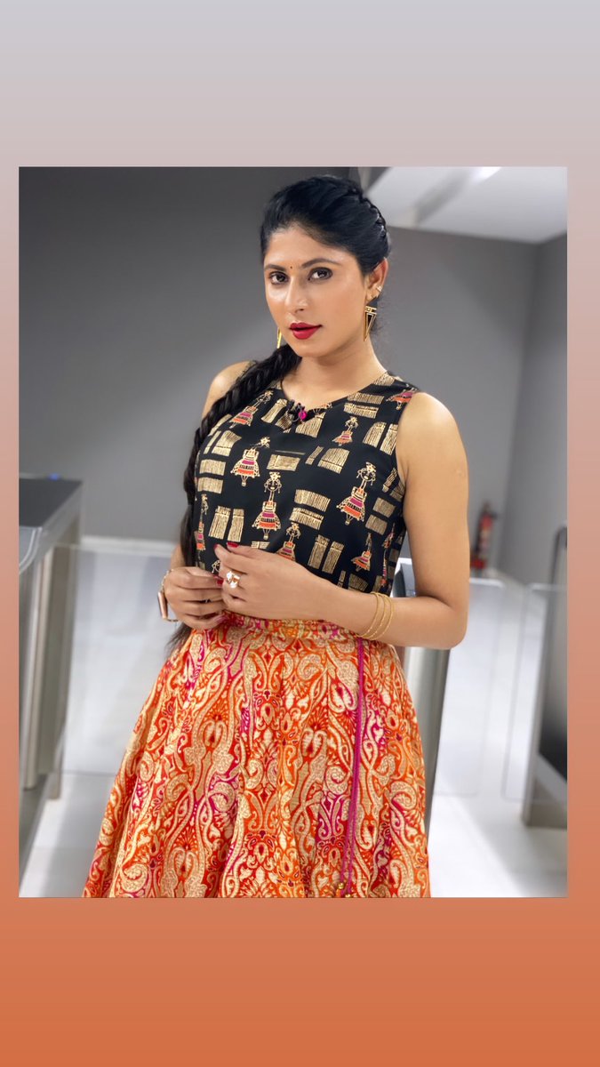 thenehachowdary's tweet photo. Life is very interesting.
At a point, some of your greatest pains become your greatest strengths.
#BeYou #behappy #believeinyourself #anchorneha #anchornehachowdary #ipl #iplanchor #sportspresenter #ipl2020 #IndianPremierLeague #cricket #teluguanchor #sports #Dream11IPL #happyme https://t.co/Nk6mLfQzl4