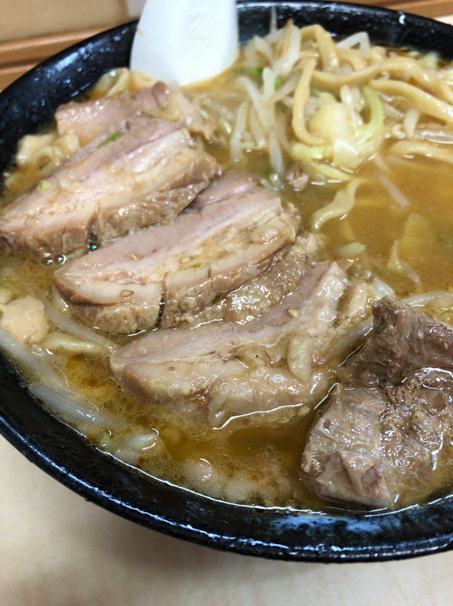 ともぞう 11 7 ラーメン二郎 京成大久保 14時10分着 待ち時間50分 みそラーメン 麺半分 豚増し 入店前から香りでお腹ぐーぐー 二郎スープに味噌があうなんて 柔らかめの平打麺に絡みつき激うま 豚もトロふわ 一味入れてピリうま 醤油と迷ったけど ともぞう 11 7 ラーメン二郎 京成大久保 14時10分着 待ち時間50分 みそラーメン 麺半分 豚増し 入店前から香りでお腹ぐーぐー 二郎スープに味噌があうなんて 柔らかめの平打麺に絡みつき激うま 豚もトロふわ 一味入れてピリうま 醤油と迷ったけど