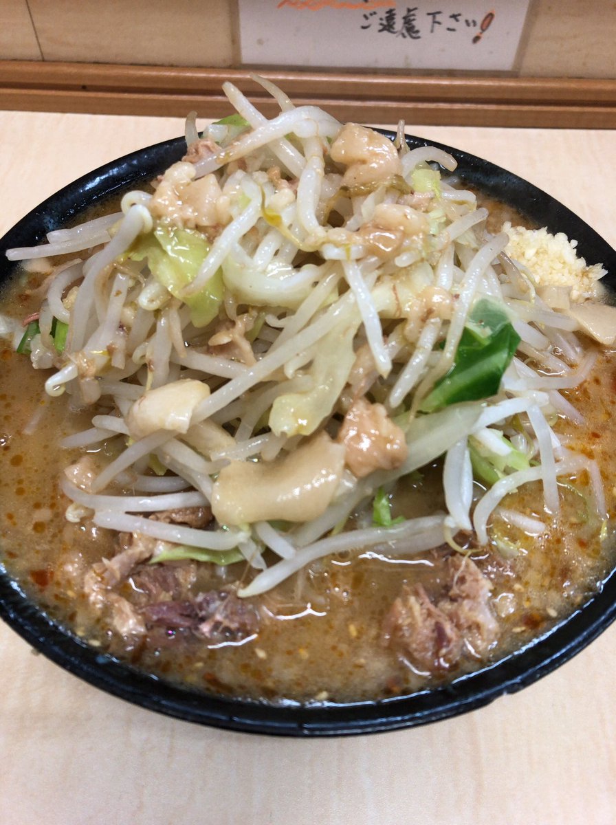 ともぞう 11 7 ラーメン二郎 京成大久保 14時10分着 待ち時間50分 みそラーメン 麺半分 豚増し 入店前から香りでお腹ぐーぐー 二郎スープに味噌があうなんて 柔らかめの平打麺に絡みつき激うま 豚もトロふわ 一味入れてピリうま 醤油と迷ったけど ともぞう 11 7 ラーメン二郎 京成大久保 14時10分着 待ち時間50分 みそラーメン 麺半分 豚増し 入店前から香りでお腹ぐーぐー 二郎スープに味噌があうなんて 柔らかめの平打麺に絡みつき激うま 豚もトロふわ 一味入れてピリうま 醤油と迷ったけど