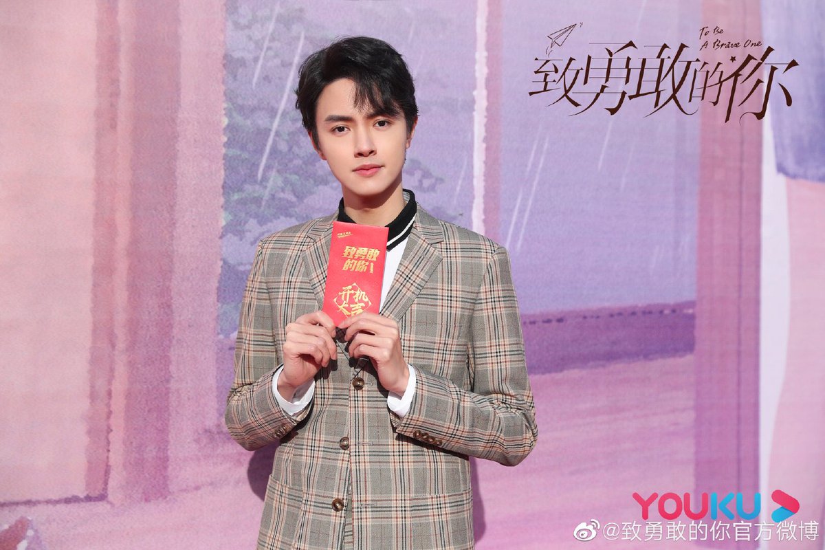 darrenchen_fan's tweet photo. #DarrenChen and #DengJiajia were officially announced as the leads of the new drama, #ToBeABraveOne 《致勇敢的你》 , during their film ceremony today in Xi’an ~ 110720

© 致勇敢的你官方微博

#KuanHung #GuanHong #官鸿 #邓家佳 https://t.co/VETcxMqGiO