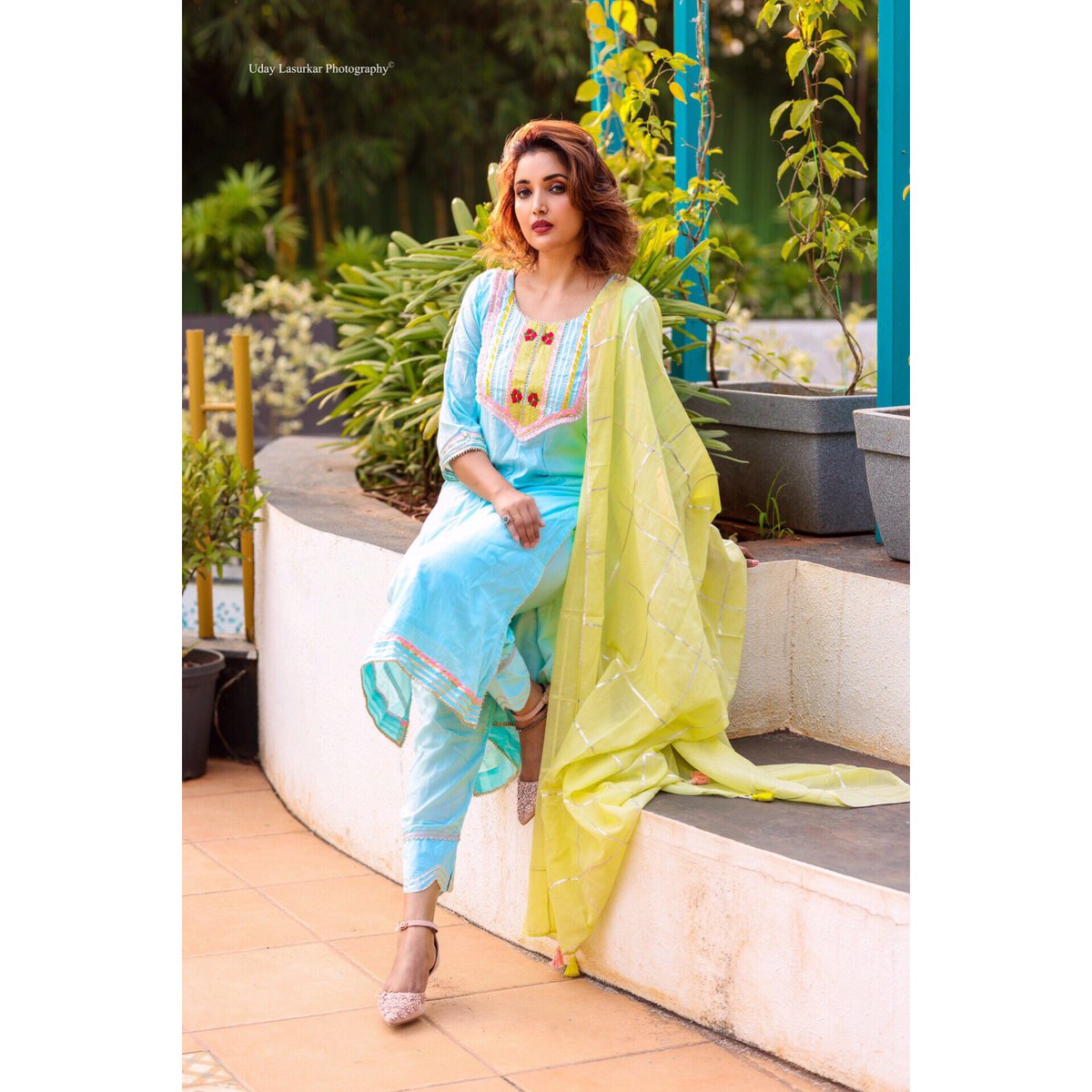 bhosle_rupali's tweet photo. BE YOURSELF LIFE IS BEAUTIFUL ❤️
.
.
.
Dress by @couturemj
Makeup @harshadamakeupartist
Clicked by @uday_lasurkar
Location @cocoricopune
.
.
#LifeiIsBeautiful #RupaliBhosle #SaturdayVibes #RockingRupali #RupaliXMjCouture #SoftMulCotton #SupportSmallBusiness #MakeInIndia https://t.co/myrZiyzLol