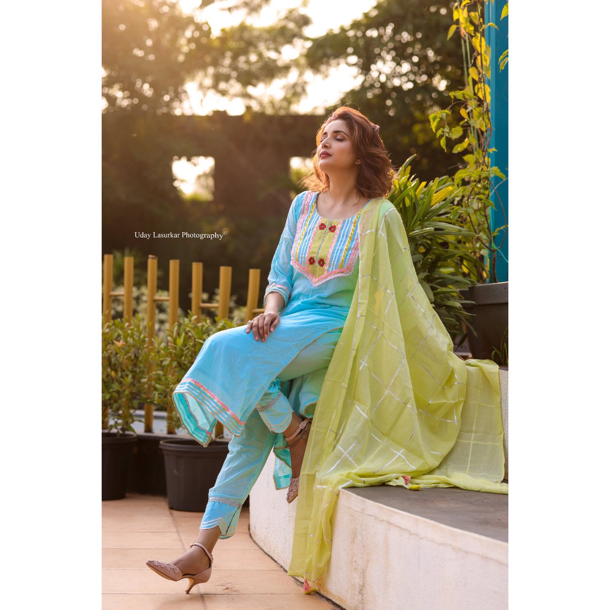 bhosle_rupali's tweet photo. BE YOURSELF LIFE IS BEAUTIFUL ❤️
.
.
.
Dress by @couturemj
Makeup @harshadamakeupartist
Clicked by @uday_lasurkar
Location @cocoricopune
.
.
#LifeiIsBeautiful #RupaliBhosle #SaturdayVibes #RockingRupali #RupaliXMjCouture #SoftMulCotton #SupportSmallBusiness #MakeInIndia https://t.co/myrZiyzLol