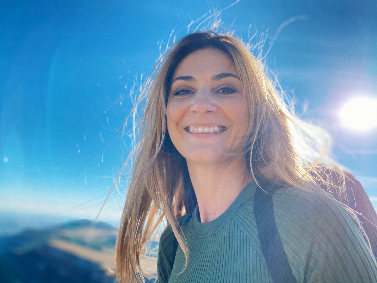 andreearunceanu's tweet photo. Do you know where I am now? And what do I carry on my back? ⁠🌻 You'll find out tomorrow at 5 PM GMT+2 when I'm going to post a new video https://t.co/AZgntyvkum
