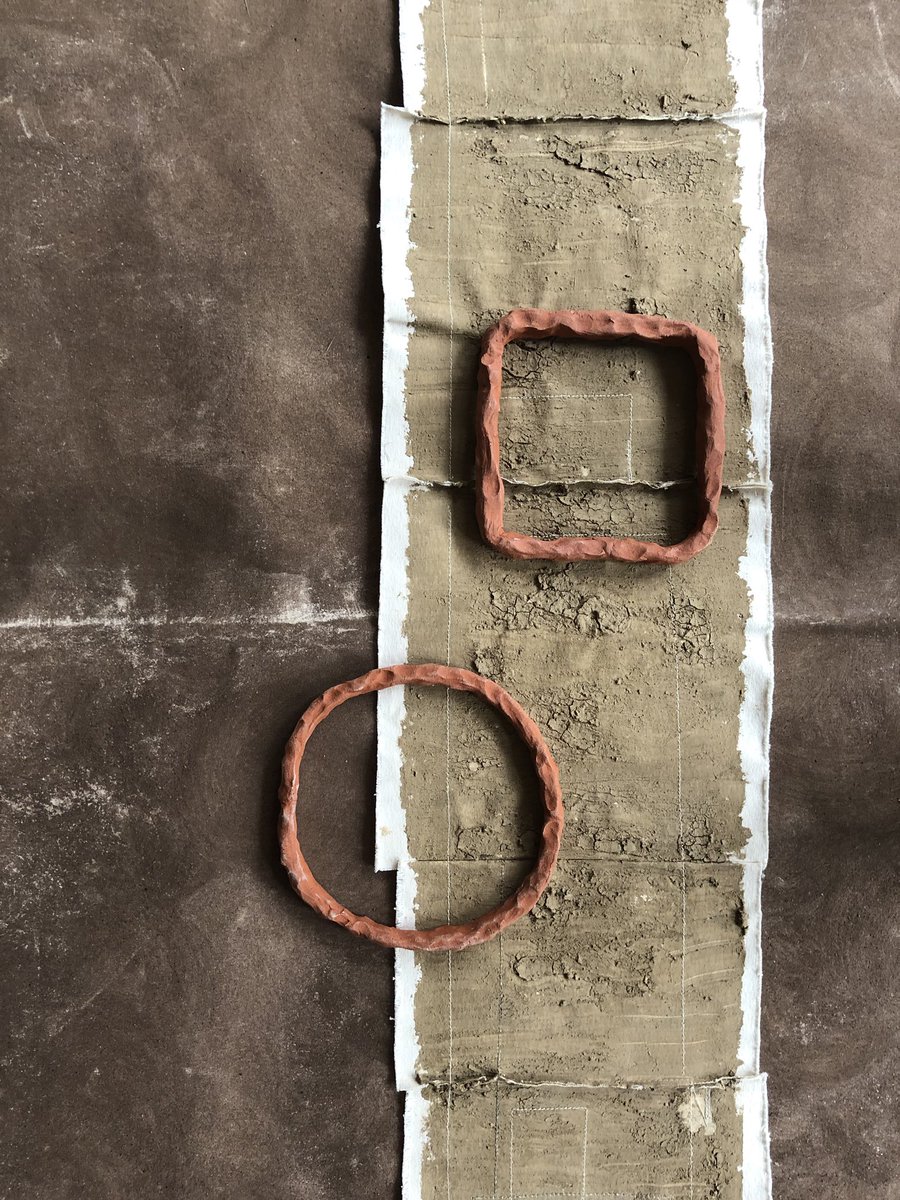 Kimnortondesign's tweet photo. Studio day, trying to make sense of things.
#material #materialexploration #materiallanguage #quartz #chalk #canvas #londonclay #artichoke #wood #circle #square #stitch #sycamore https://t.co/7q3mt4PgZF