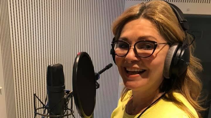 Maren_Gilzer's tweet image. Mein Radiospot, den ich für #Multishot bei @943rs2 und @988KISSFM aufgenommen habe, geht heute erstmals auf Sendung. Hoffentlich hören ihn viele und wollen den Vital Trunk haben. Bleibt gesund, eure Maren 🦠😷🙋‍♀️😘