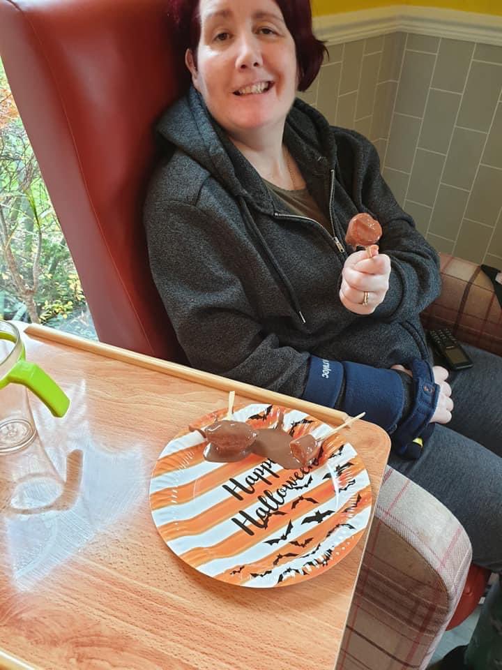 AdamsUnits's tweet photo. We enjoyed a fondue Friday yesterday! Everything tastes better dipped in chocolate! #chocolate #delicious #happycarehome 🍫 https://t.co/A8lDnY3jFy