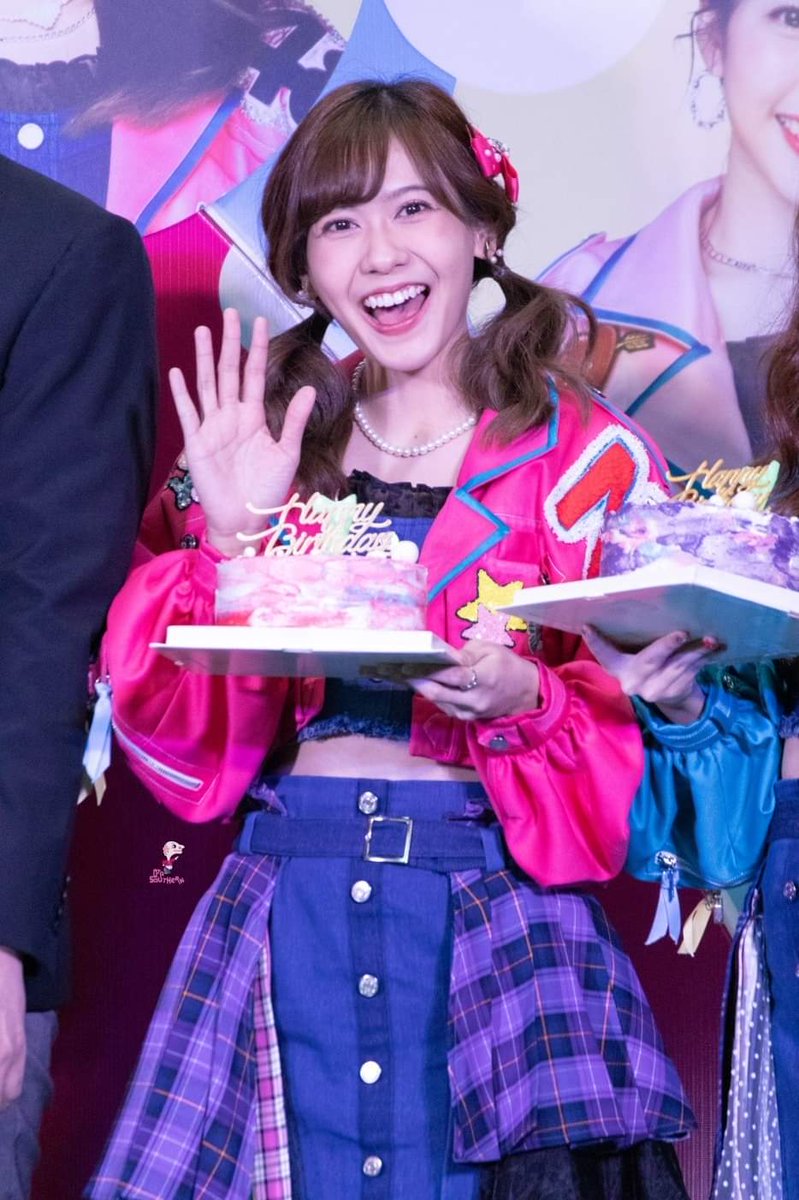 OtaSouthern48's tweet photo. ได้มาซะทีน๊า​ คิดถึงจังเลย🐸💕

Road​Show​ Hatyai​ [07.08.20]

#NoeyBNK48
#HeavyRotationTh
#NoeyLyra
#BNK48​ #Lyra https://t.co/vk1XvLvgxs