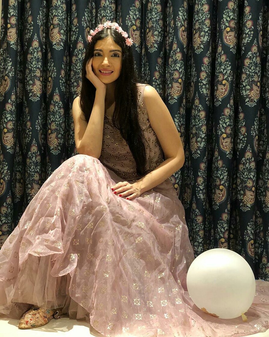 MissGlobe2016's tweet photo. 🎈🎀👛🌸👸
#dimplepatel #themissglobe2016 #missindia #firstindianwinner #beautyqueen #fashionmodel #indianfusionwear #freshmakeuplook #curlshairstyle #photography #bossgirl #selfmade #flowertiara #balloons #croptoplehenga https://t.co/P98DTyuuxb