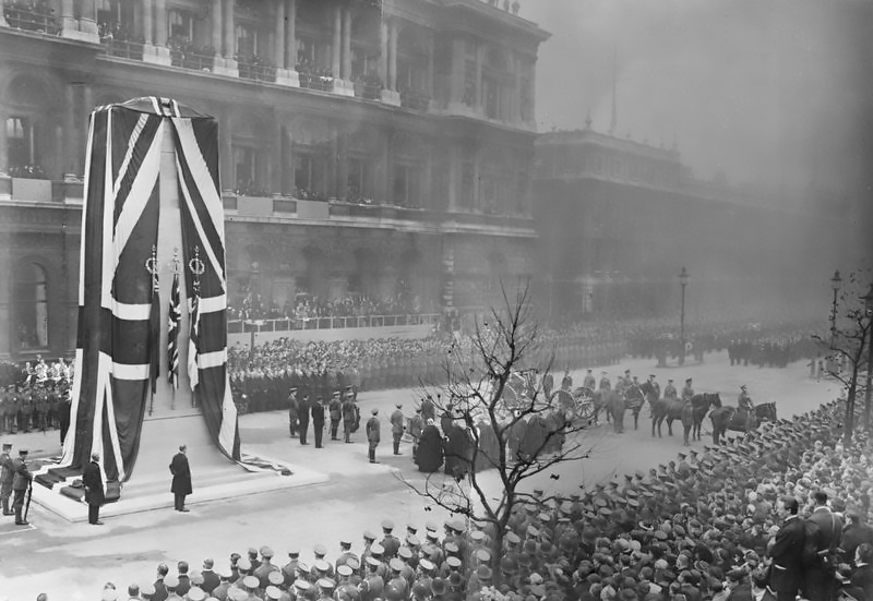 SSAFA's tweet photo. The Cenotaph in London was unveiled by His Majesty King George V on 11 November 1920, at the same time the Unknown Warrior was laid to rest, at the request of Prime Minister Lloyd George.

▸ https://t.co/tFuDsRF31W

 #UnknownWarrior100 #ArmisticeDay https://t.co/aJxTfxu4Ke