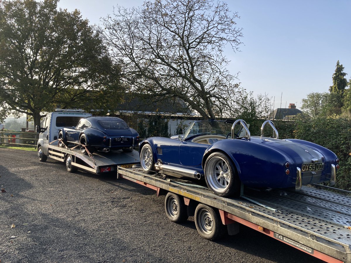 TotalHeadturner's tweet photo. Two Cobras on there way this morning https://t.co/OWBXuJIZZU what a great lockdown delivery #cobras #cobratransport #ramcobra #daxcobra @cobratransport @cobras @specialdelivery @lockdowndelivery @dreamdelivey @twoorone @doublebubble https://t.co/SJC9s0NtMf