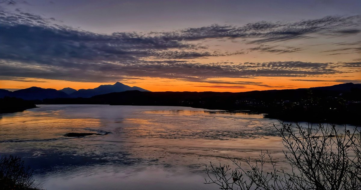 ObanAirport's tweet photo. Sunrise pics from Oban Airport
#sunrise #obanairport #connelbridge #controltower #airfieldinspection #runwayinspection https://t.co/Be70p3BGrk