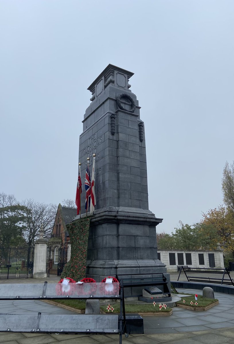 RichardWLewis's tweet photo. In what is a very different year for #RemembranceSunday , it was an honour to place a wreath, pause and reflect at the Cenotaph in Middlesbrough this morning on behalf of @ClevelandPolice
#ErCof #WeWillRememberThem https://t.co/IRfkwr8Ci0
