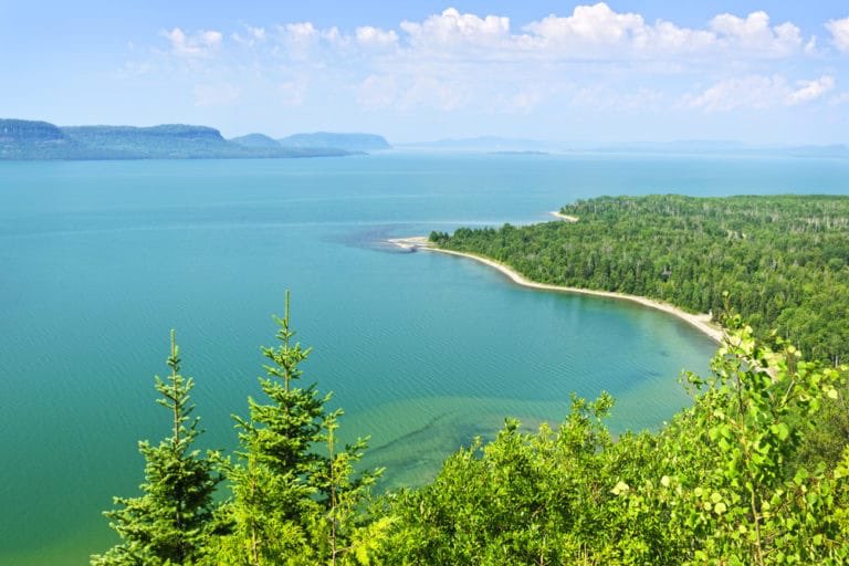 TravelPediaIT's tweet photo. #TravelPedia talks about #curiosity 🧐
🇺🇸#America / 🇨🇦#Canada 
Everyone knows #LakeSuperior is big, but few people know exactly how large it really is. It holds three quadrillion gallons of #water!!
#america #unitedstates #USA #travel #travelling  #enjoy #goodvibes #amazingplaces https://t.co/WpCDoxB4Aq