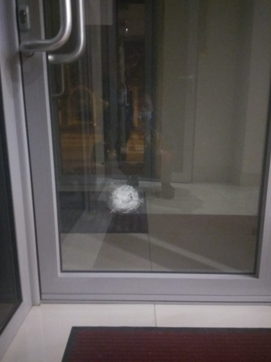 Tonight the Honorary Consulate of #Azerbaijan in Kharkov was fired upon by Armenian radicals. Armenia can't accept its losses on the battle field &amp; desperately resorts to "traditional" radical measures &amp; terrorist attacks on Azerbaijani diplomacy.
#StopArmenianTerrorism