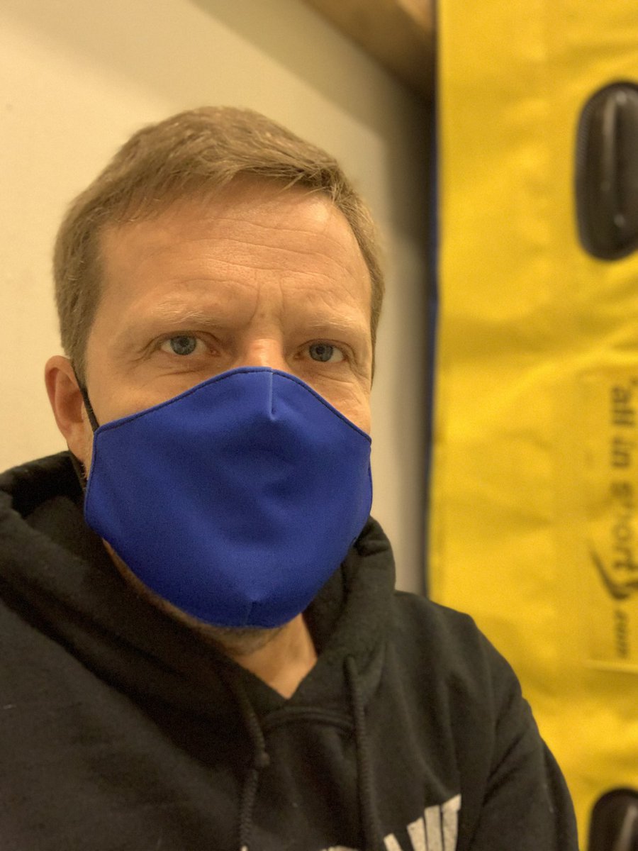 ToniKoutu's tweet photo. Isän rooli lasten sisäharrastuksissa on nykyään maskin läpi hengittelyä. #korkeapaikanleiri #maski https://t.co/ujqEp28XH2