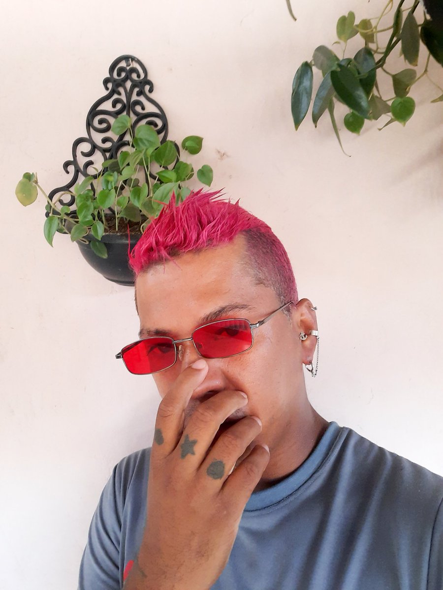 mayconmonster24's tweet photo. #LoveYourselfLGBTQ https://t.co/l3qVtFrere