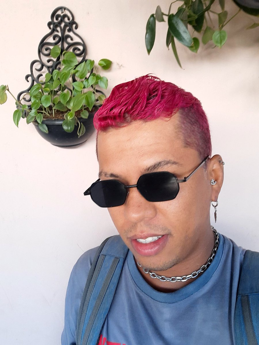 mayconmonster24's tweet photo. #LoveYourselfLGBTQ https://t.co/l3qVtFrere