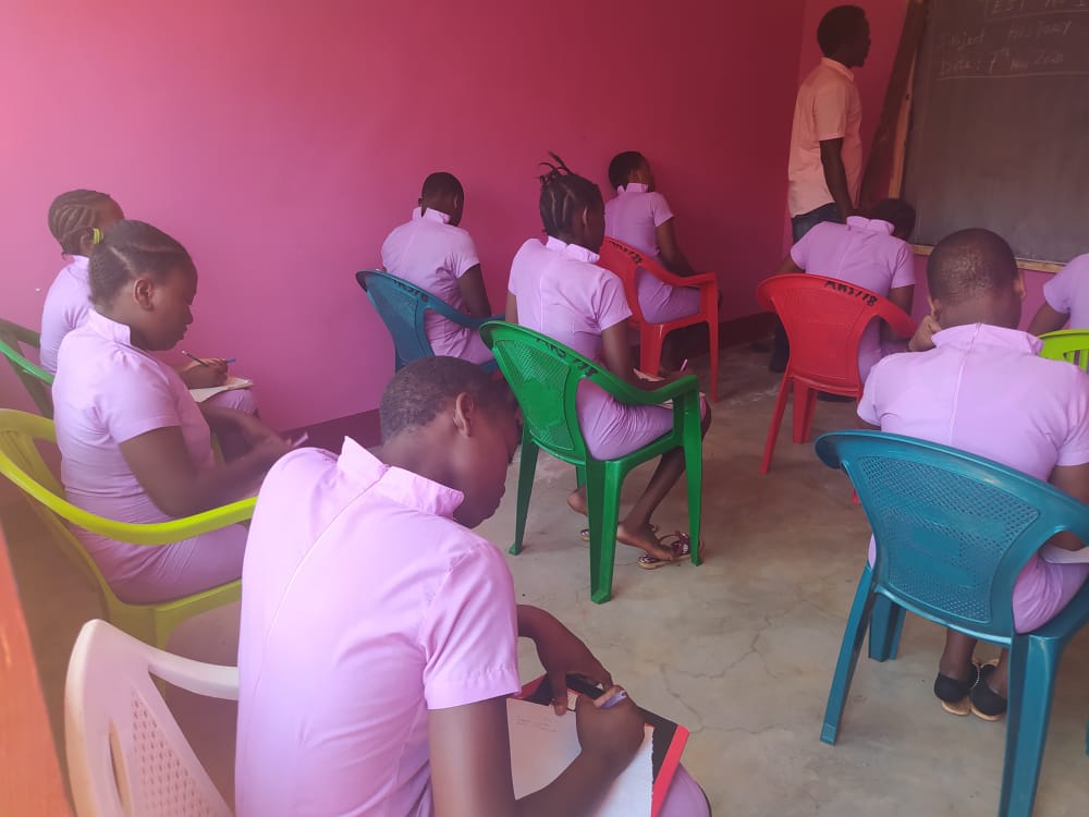 AriseandShineF's tweet photo. Weekly test session.
This is one of our strategy to enhance good academic performance to young girls
#bringbacktheirdream
#voiceofchange
#againstadolescencypregnacy https://t.co/4ndWdnzE9U