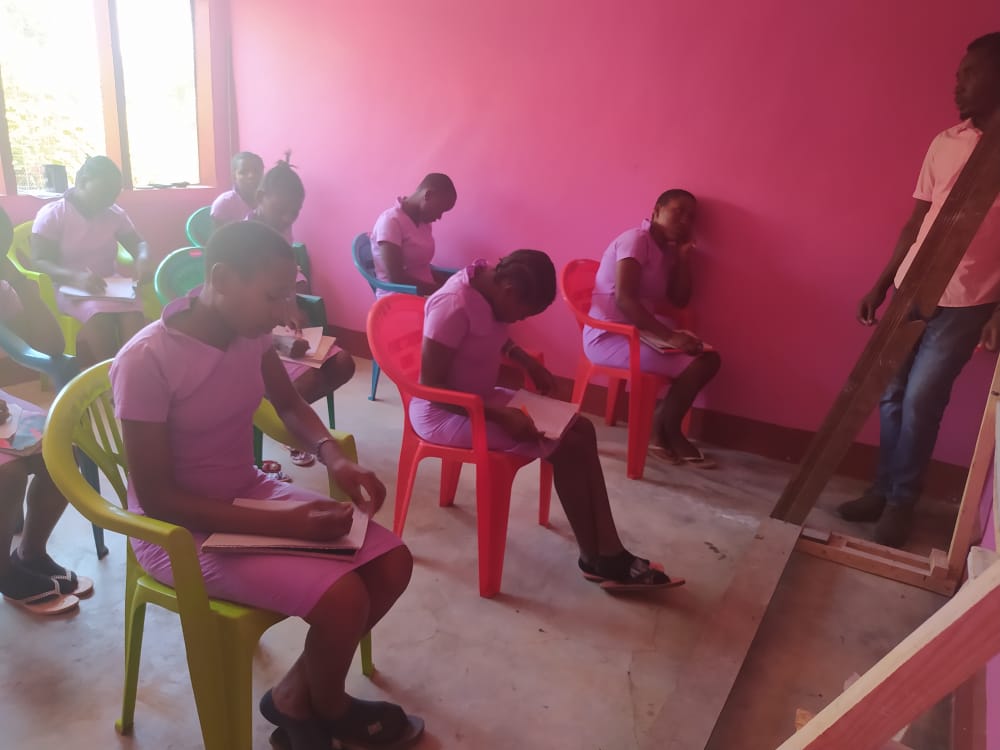AriseandShineF's tweet photo. Weekly test session.
This is one of our strategy to enhance good academic performance to young girls
#bringbacktheirdream
#voiceofchange
#againstadolescencypregnacy https://t.co/4ndWdnzE9U