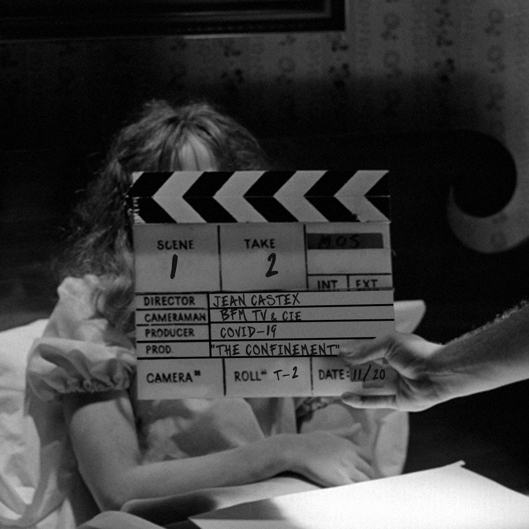 Saurez-vous de quel film est tirée cette photo de tournage ? 👀🎬
Petit indice : UFO distribuera début 2021, un documentaire à son sujet. 
C'était un peu trop facile donc on a remplacé les textes originaux par des éléments... d'actualité.